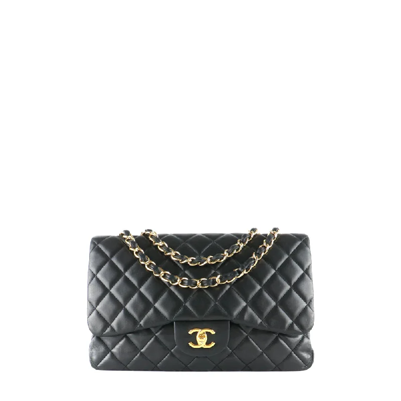 CHANEL - Sac à bandoulière Classique / Timeless Jumbo simple flap en cuir lisse noir