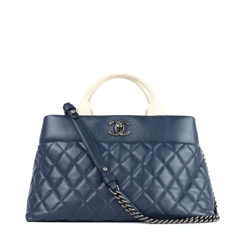 CHANEL - Sac Airlines Portobello en cuir matelassé bleu marine