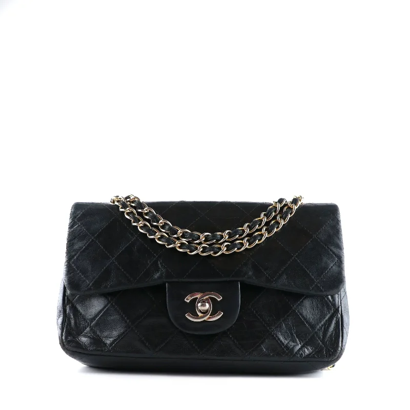 CHANEL - Sac à main Timeless 23 double flap en cuir matelassé noir vintage