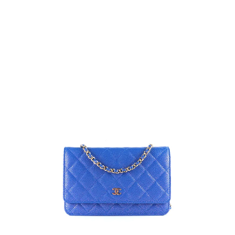 CHANEL - Sac Wallet On Chain Timeless en cuir caviar bleu irisé