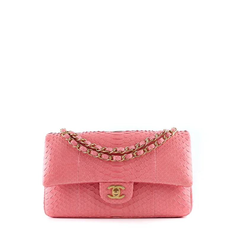 CHANEL - Sac à main Timeless medium en python rose