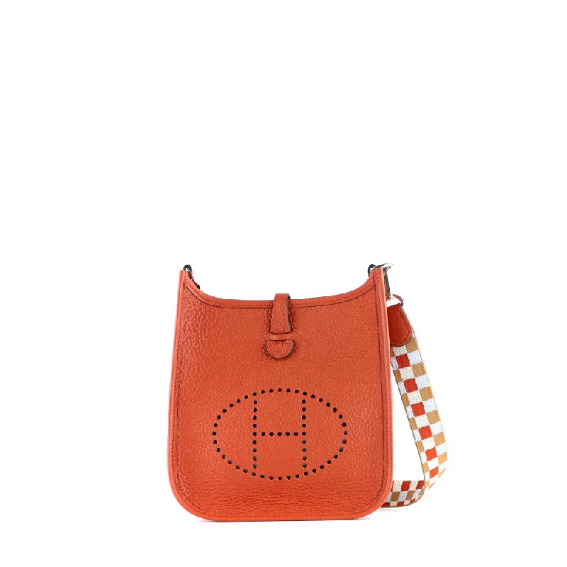 HERMÈS - Sac à bandoulière Evelyne mini en cuir Clémence orange doux