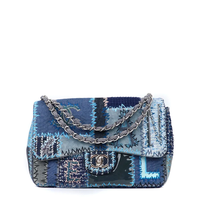 CHANEL - Sac à bandoulière Jumbo Denim Patchwork