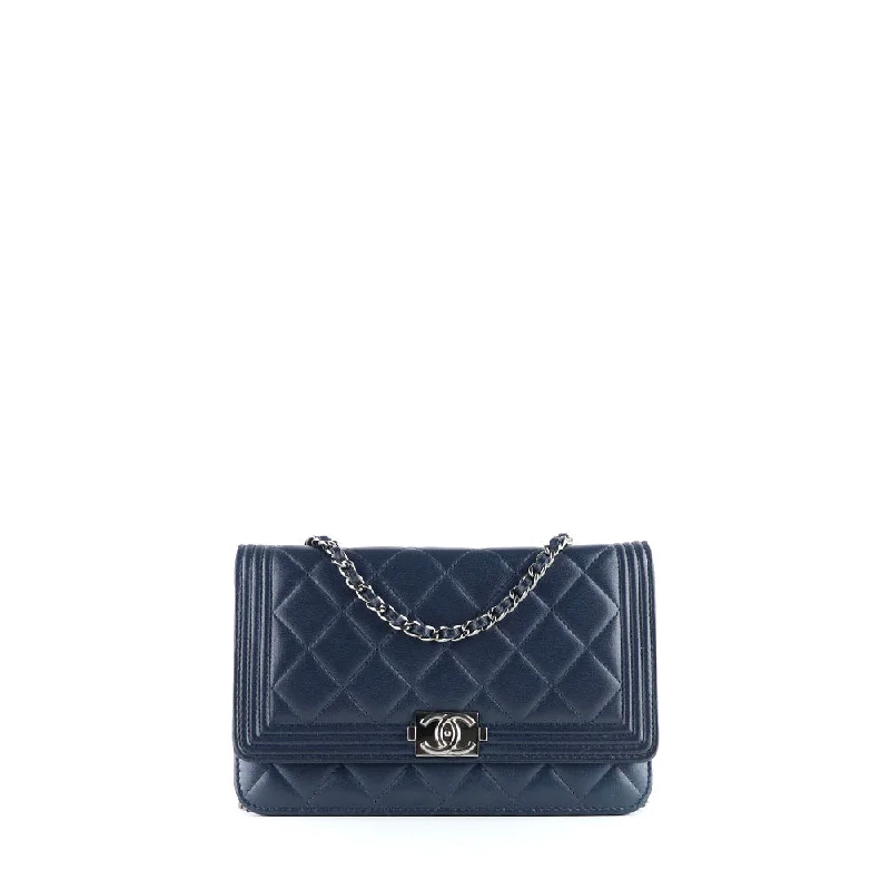 CHANEL - Sac à bandoulière Wallet On Chain Boy en cuir bleu marine