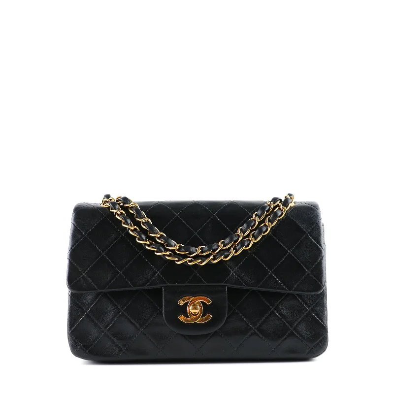 CHANEL - Sac à main Timeless double flap 23cm en cuir matelassé noir vintage