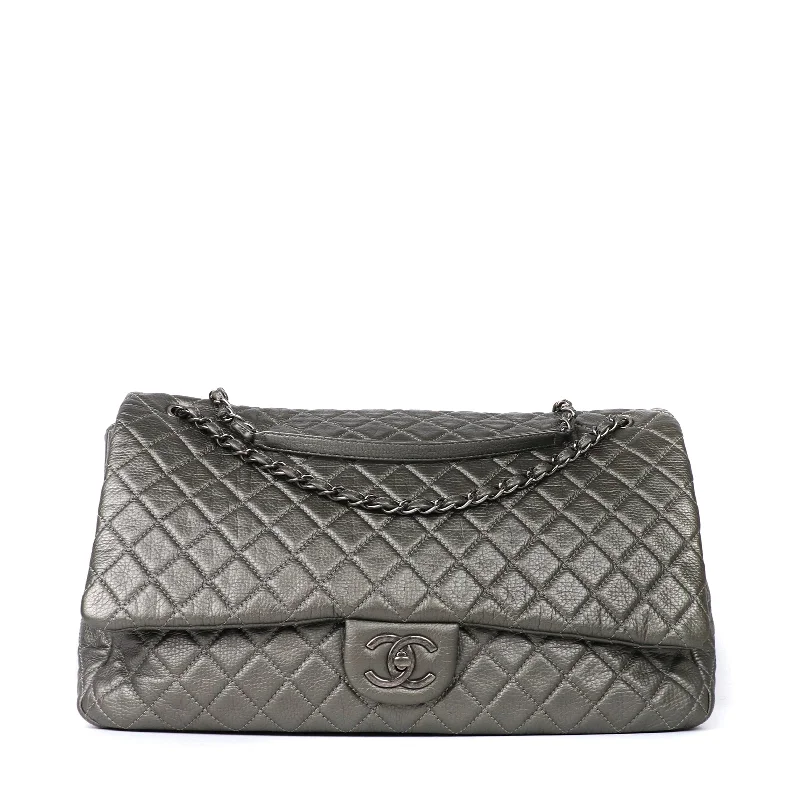 CHANEL - Sac Timeless XXL Large en cuir gris